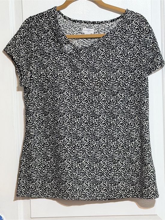Jaclyn Smith Tops - Jaclyn Smith Black and White Leopard Print Short Sleeve Tee